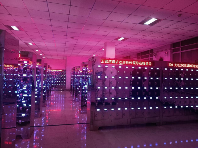 智能矿灯充电柜的液晶显示模块的优点